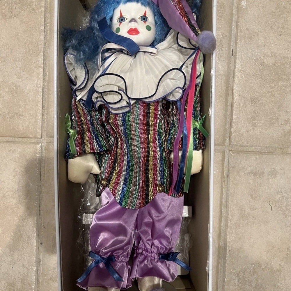 Betty Jane Carter Lili Clown  Musical Porcelain Doll Limited Edition